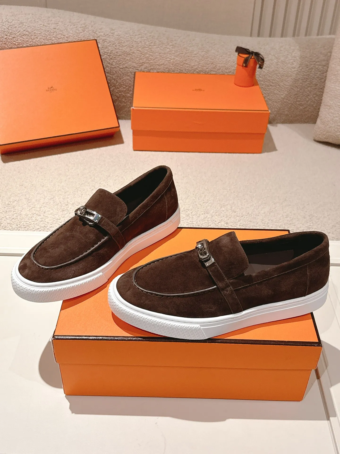 Men's shoes 💰640💰 Hermes# New Kelly buckle thick-soled loafers. Upper: cowhide/suede material. Lining: sheepskin lining. Outsole: exclusive molded outsole. Size: women's size 35-40, men's size 39-45 (female 41/male 46 customized, non-refundable)
